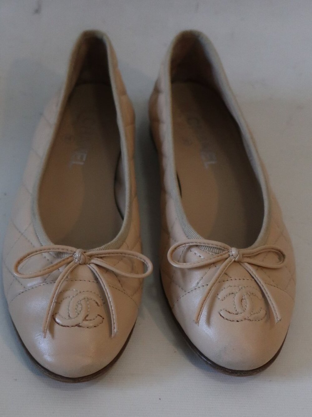 Women Chanel Nude Quilted Leather Logo Bow Tie Ballet Flats 38 1/2 EUR/US 8.5 - Picture 2 of 10
